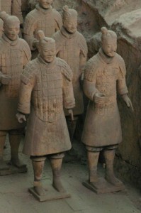 Ein paar \"uniforme\" Uniformträger aus dem Grab des Chin Shï Huangdi bei Shian